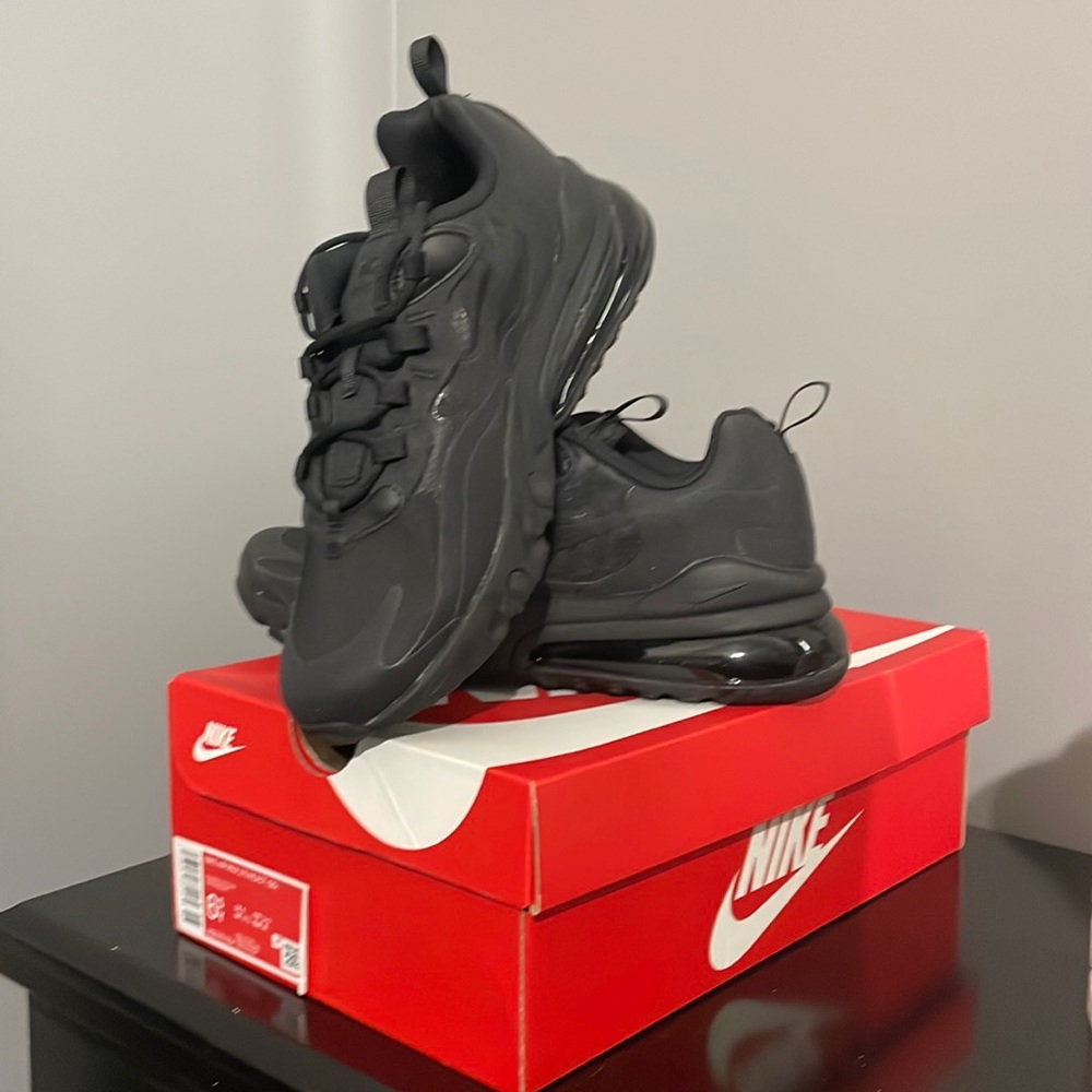 Nike Air Max 270 React. NIB